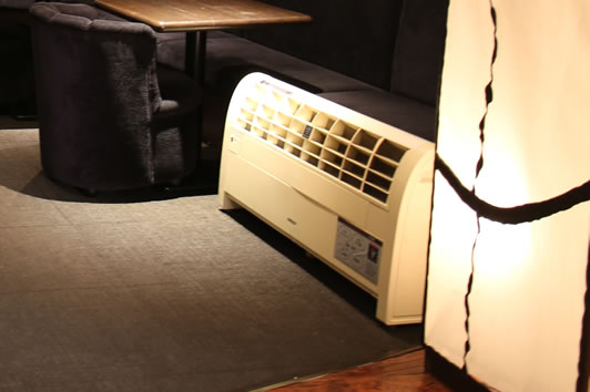 竹ノ塚で一番の老舗キャバクラ高級店ルパン乃小屋は、空気清浄機を常時稼働させ、空気清浄化の徹底をしています